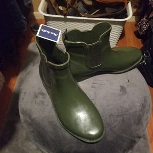 New w/tags short rain boots